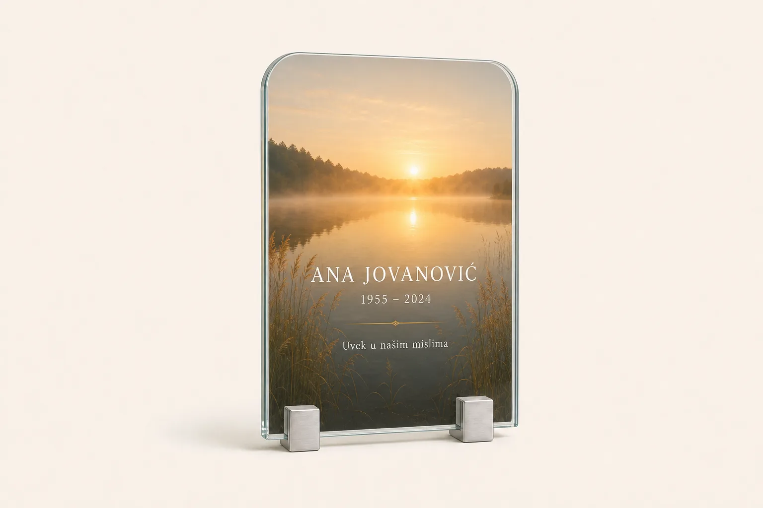 Model Aurora — stakleni spomenik